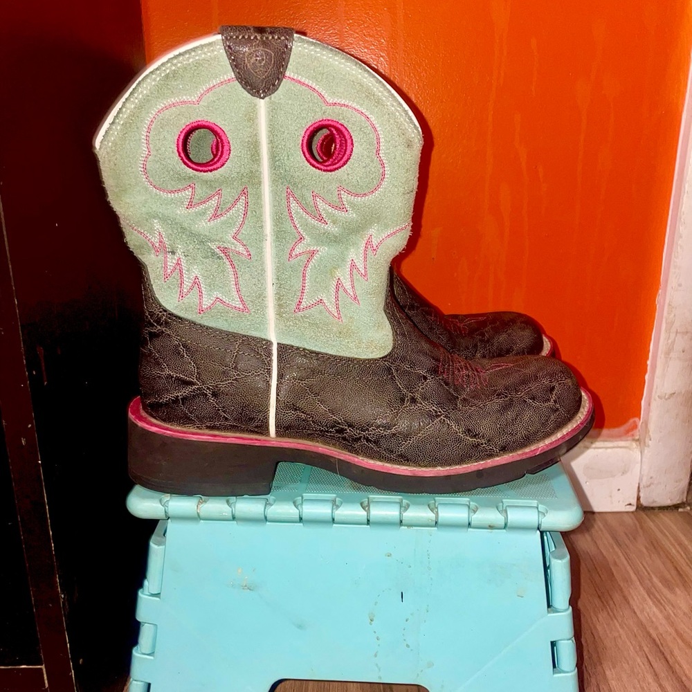 Size 7 women’s Ariat boots